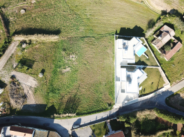  Bouwgrond met goedgekeurd project voor 4 huizen, Serra do Bouro