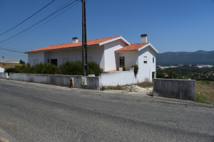 Te renoveren woning in Lameiras