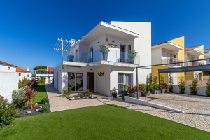 Modern huis in een rustige woonwijk in Lagoa de Albufeira, Lissabon